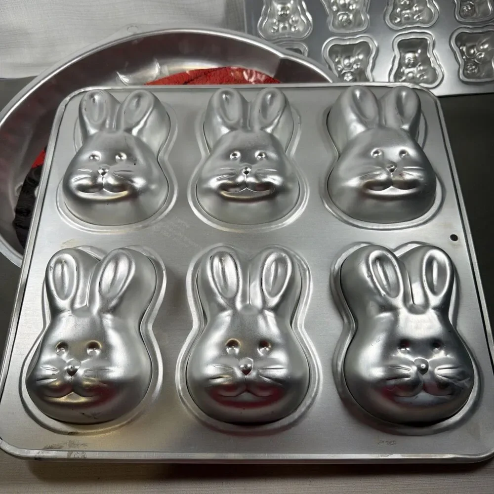 Lot of 3 Wilton Cake Pans Bunny Teddy Bear New Bumblebee/Ladybug Novelty Mold